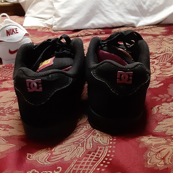 Shoes - Picture 4 of 4